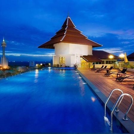 Aiyara Grand Hotel Pattaya Bagian luar foto