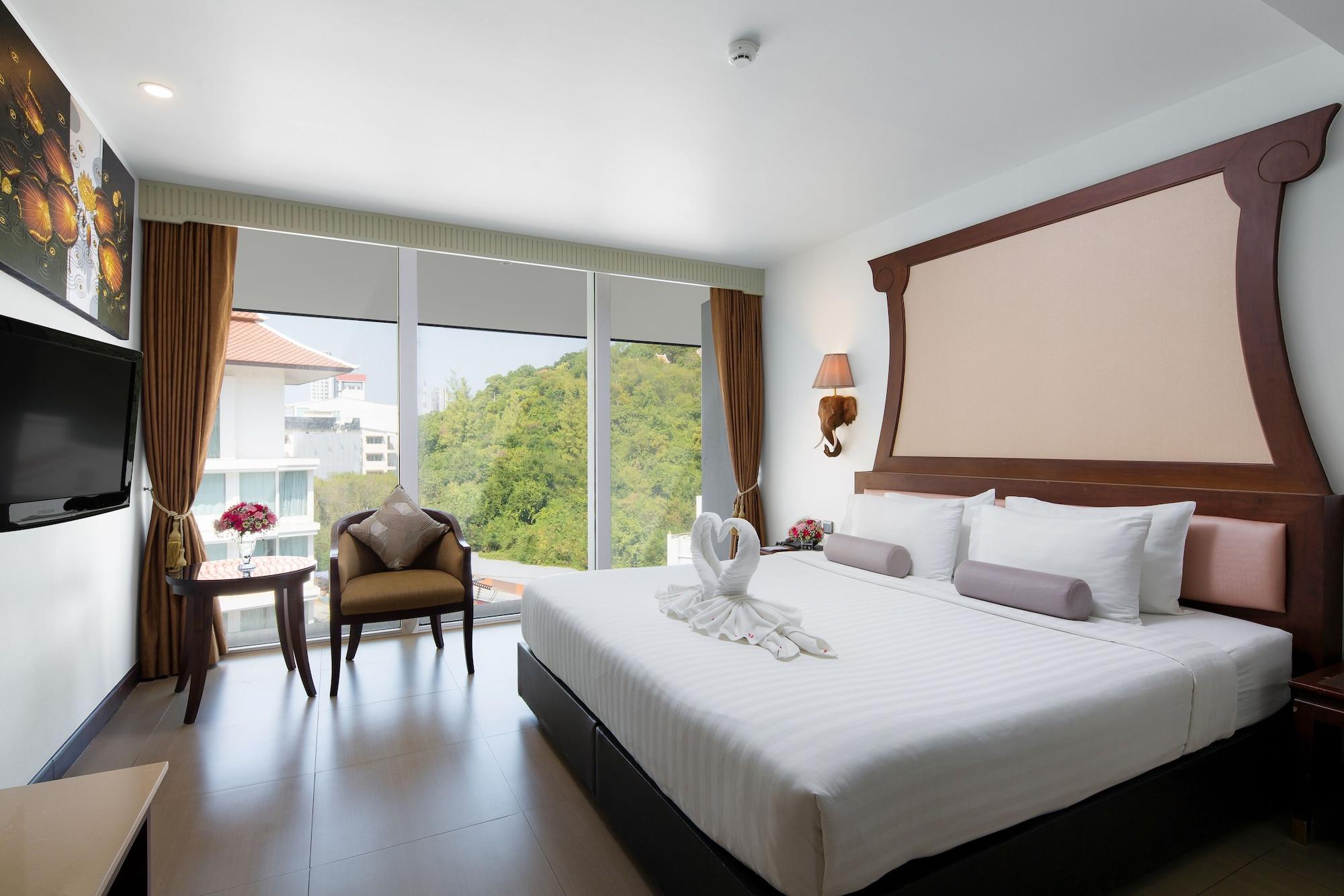 Aiyara Grand Hotel Pattaya Bagian luar foto