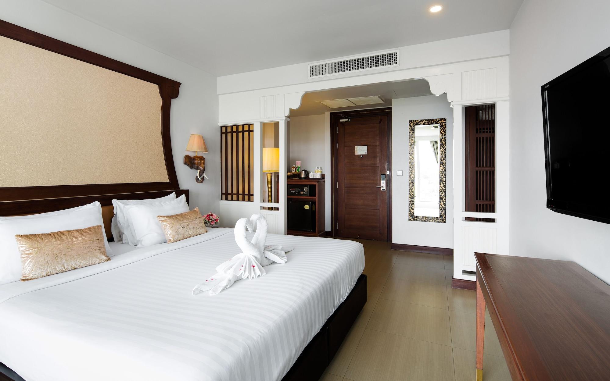 Aiyara Grand Hotel Pattaya Bagian luar foto