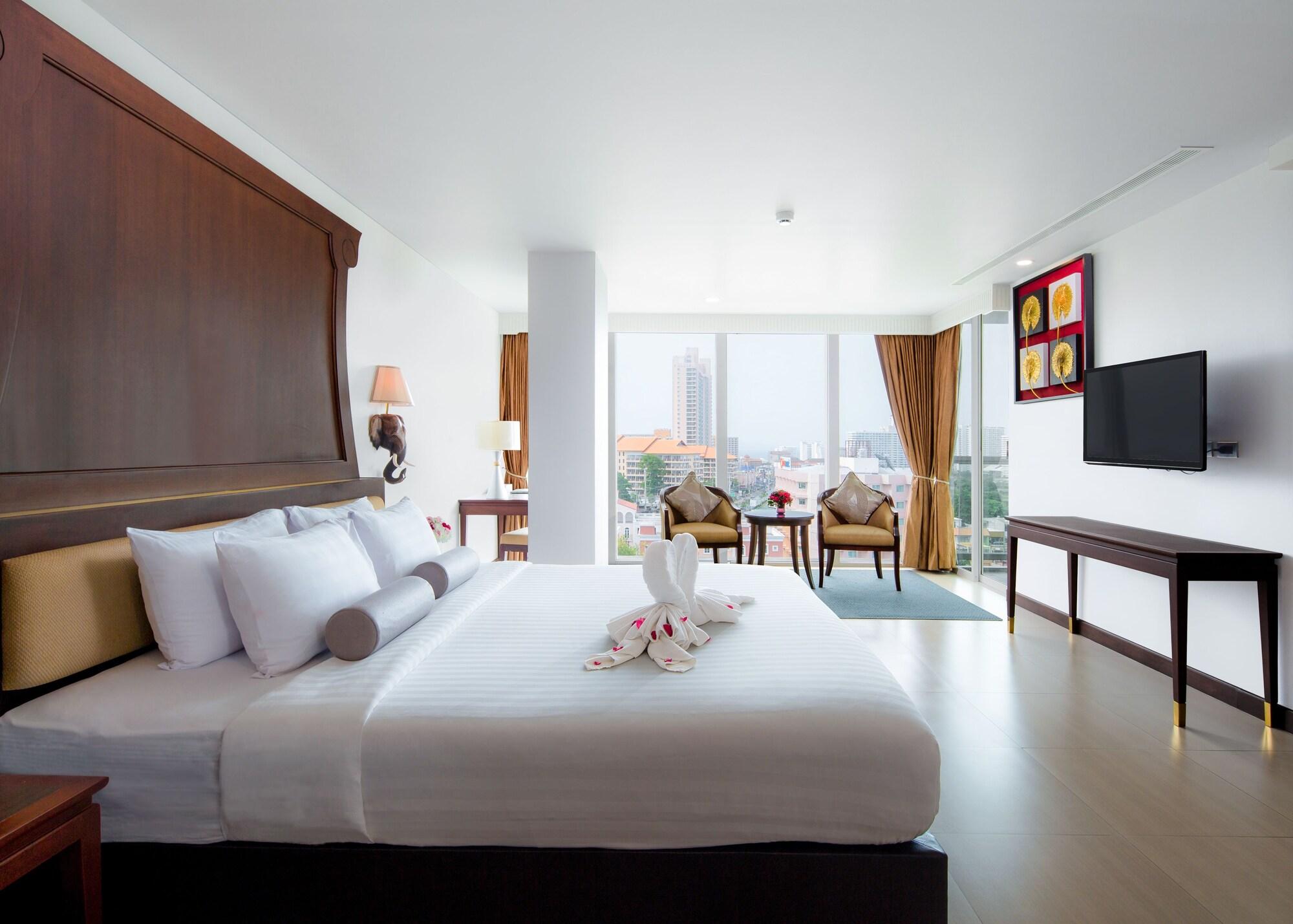 Aiyara Grand Hotel Pattaya Bagian luar foto