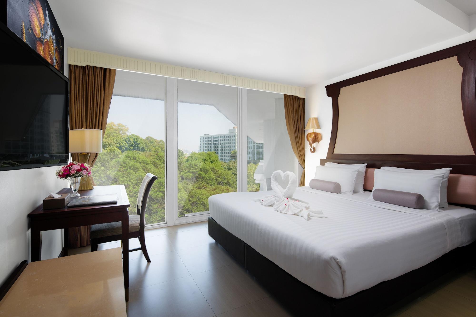 Aiyara Grand Hotel Pattaya Bagian luar foto