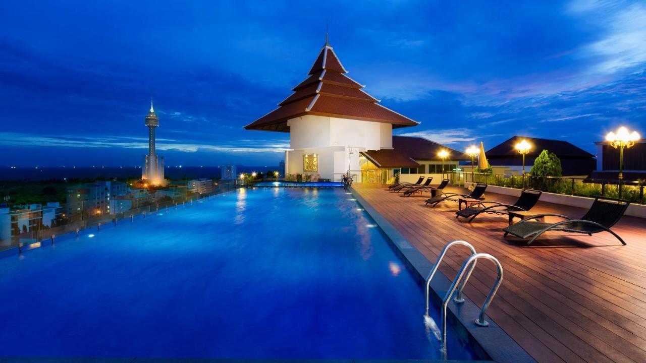 Aiyara Grand Hotel Pattaya Bagian luar foto
