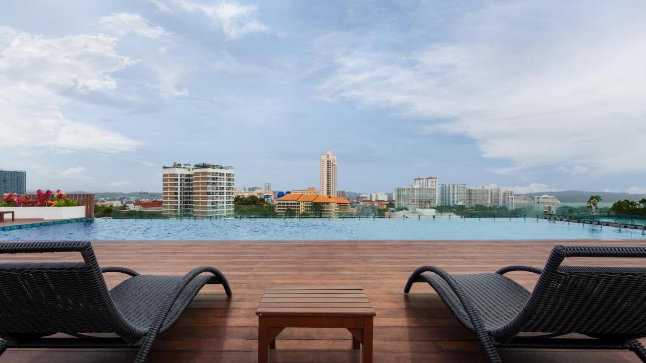 Aiyara Grand Hotel Pattaya Bagian luar foto