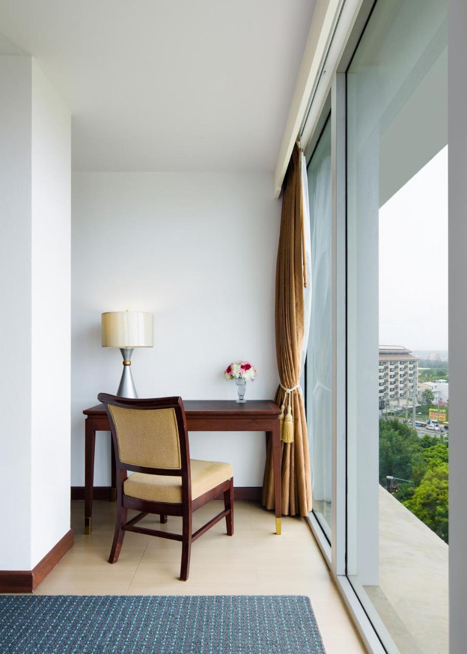 Aiyara Grand Hotel Pattaya Bagian luar foto
