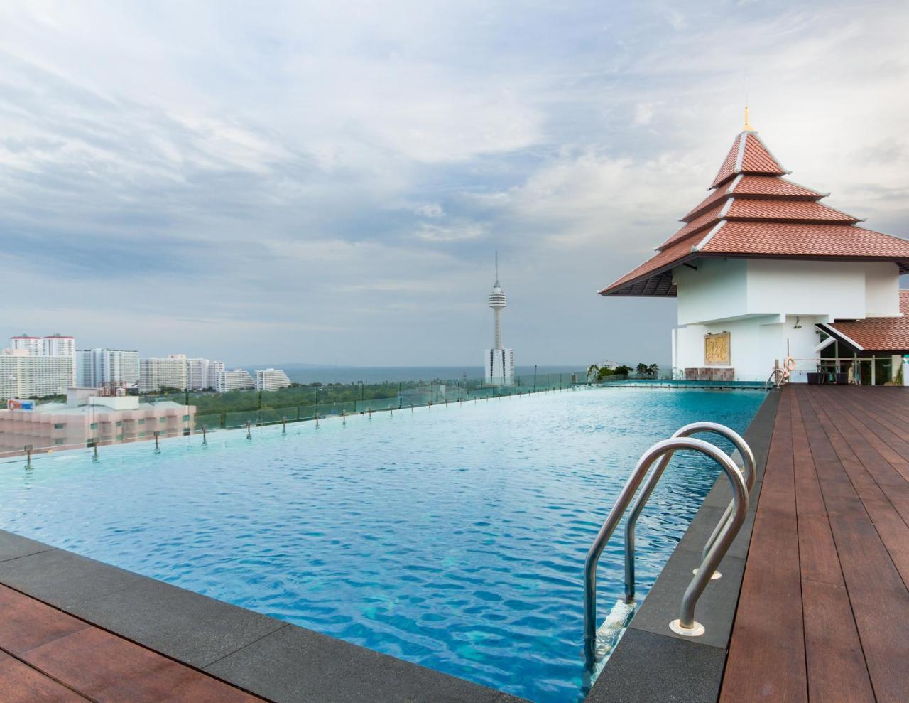 Aiyara Grand Hotel Pattaya Bagian luar foto