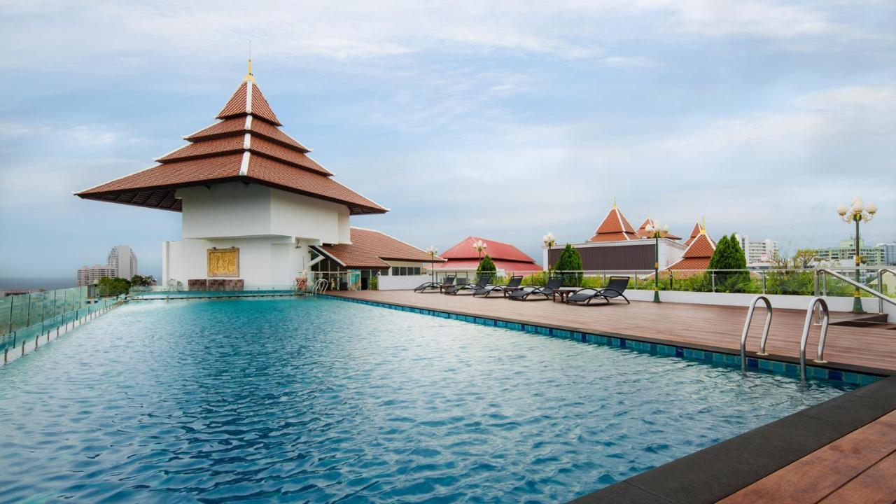 Aiyara Grand Hotel Pattaya Bagian luar foto