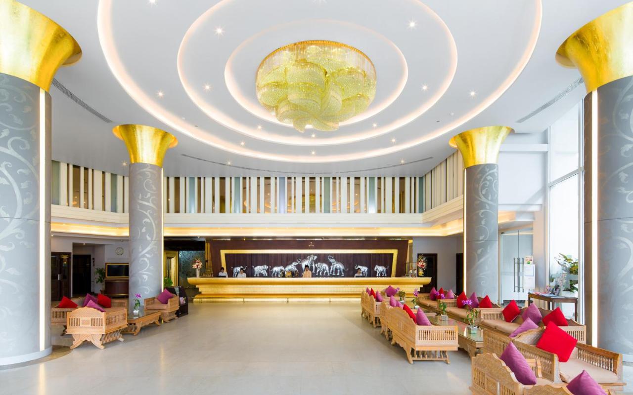 Aiyara Grand Hotel Pattaya Bagian luar foto